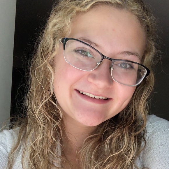 Meet your Posher, Theresa - Picture 1 of 3